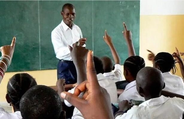 Groupe Scolaire RAPHAEL FAYE recrute 01 Enseignant