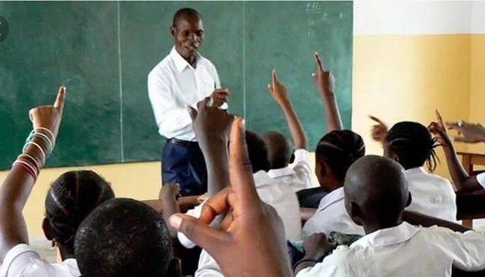 Groupe Scolaire RAPHAEL FAYE recrute 01 Enseignant