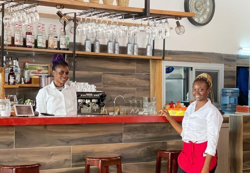 Trattoria da Alex recrute des serveurs pour son restaurant à Dakar 1 Trattoria da Alex recrute des serveurs pour son restaurant a Dakar