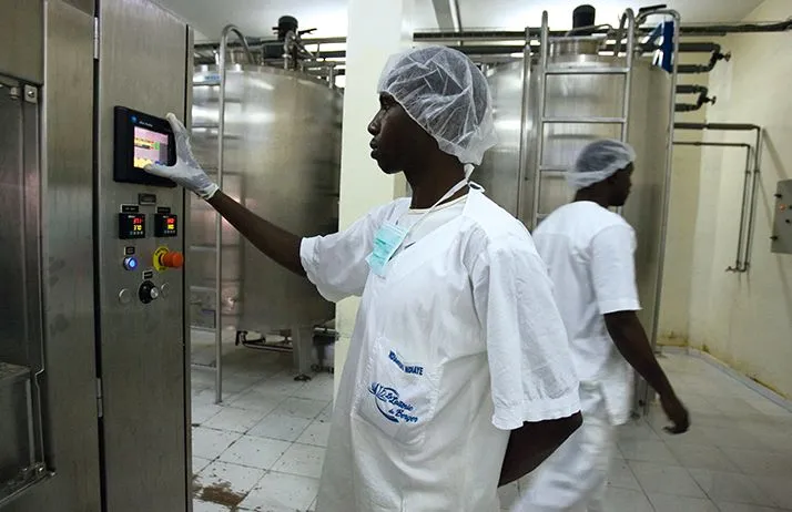 SAPROLAIT recrute une Commerciale