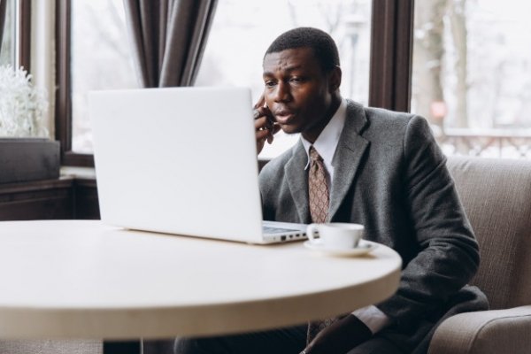 La Regie Immobiliere Mugnier recrute un Prospecteur Immobilier et Community Manager